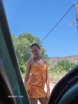 44-glamour-gf-wears-bikini