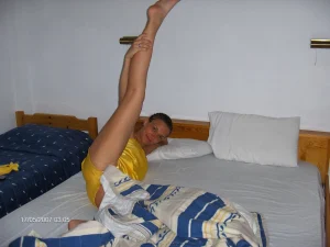 51-glamour-gf-wears-bikini