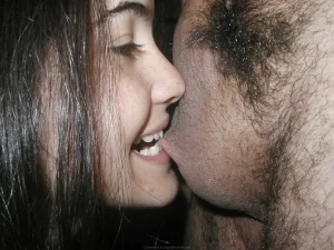 21-hairy-gf-shows-her-body