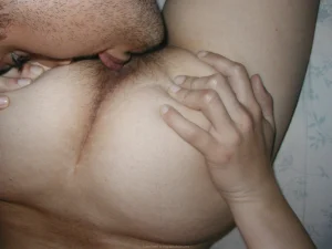 22-hairy-gf-shows-her-body