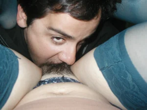 26-hairy-gf-shows-her-body