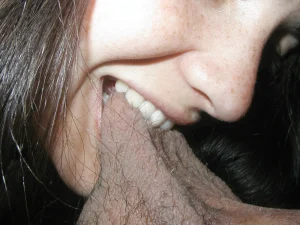42-hairy-gf-shows-her-body