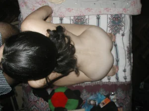 44-hairy-gf-shows-her-body