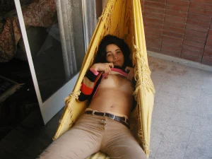 67-hairy-gf-shows-her-body