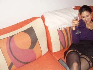 18-horny-babe-doing-blowjob