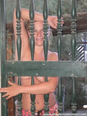 03-horny-girls-on-vacations