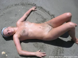 06-horny-girls-on-vacations