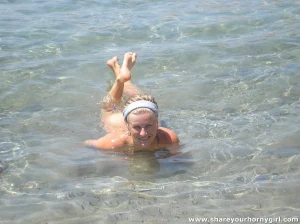 08-horny-girls-on-vacations