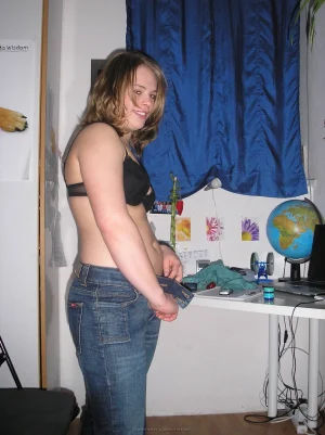 04-hot-chick-on-her-bed