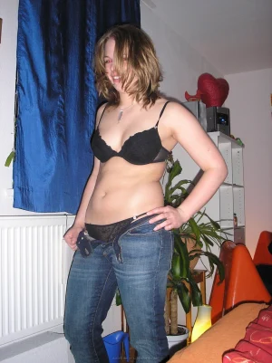 05-hot-chick-on-her-bed