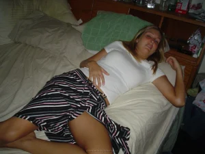 hot-gf-shows-her-sexy-body-11