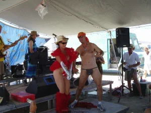 03-i-like-this-party