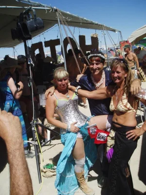 08-i-like-this-party