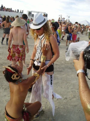 43-i-like-this-party