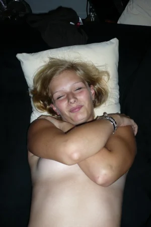 01-lost-home-erotic-photos