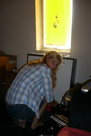 12-lost-home-erotic-photos