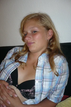 15-lost-home-erotic-photos