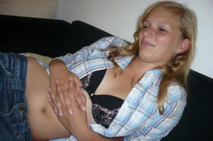 16-lost-home-erotic-photos