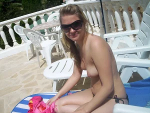 16-lovely-gf-shows-her-puffy-nipples