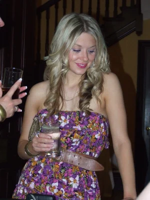 17-lovely-gf-shows-her-puffy-nipples