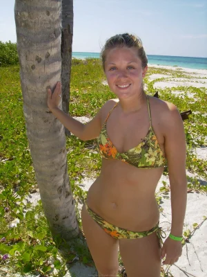 45-lovely-gf-shows-her-puffy-nipples