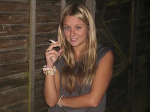 54-lovely-gf-shows-her-puffy-nipples