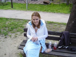 03-lovely-gf-shows-herself