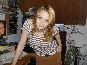 08-lovely-gf-shows-herself