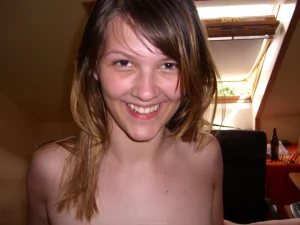 82-lovely-shaved-pussy-babe