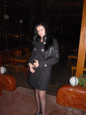 09-lustful-brunette-near-the-mirror