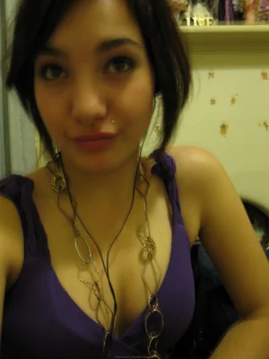 06-lustful-hairy-pussy-gf