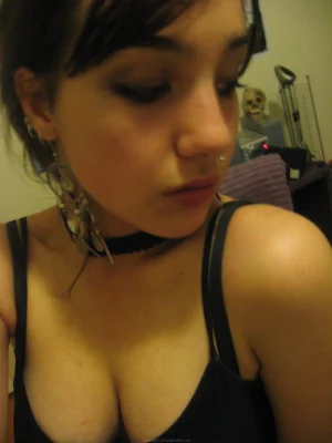 45-lustful-hairy-pussy-gf