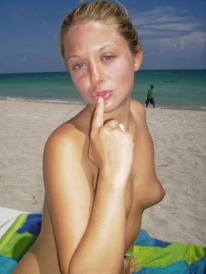 19-my-ex-gf-on-the-beach