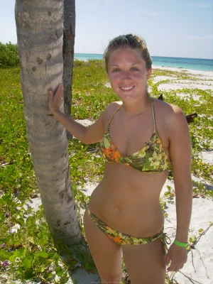 26-my-ex-gf-on-the-beach