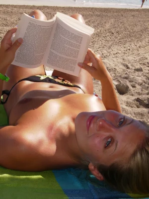 30-my-ex-gf-on-the-beach