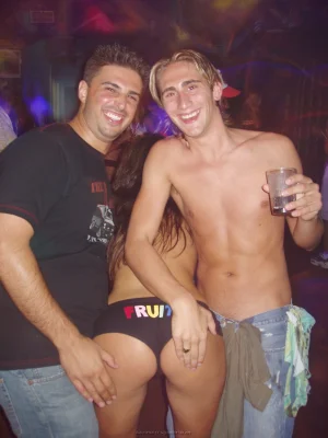 04-my-gf-corie-and-her-friends