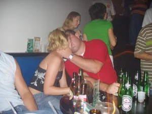 07-my-gf-corie-and-her-friends