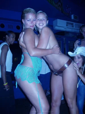 62-my-gf-corie-and-her-friends