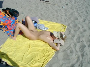30-my-girl-loves-nudist-beach