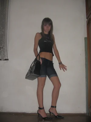 02-my-girl-loves-posing-for-me