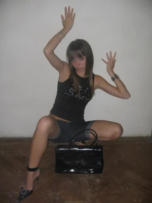 11-my-girl-loves-posing-for-me