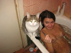 08-my-hairy-pussy-babe-in-bath