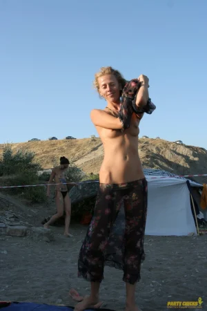 13-my-sweet-chick-loves-nude-beach