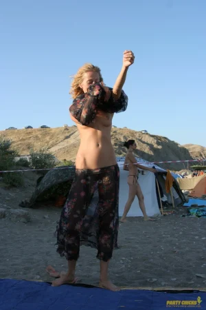 14-my-sweet-chick-loves-nude-beach