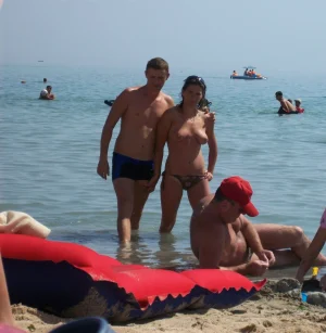 06-my-topless-wife-on-the-beach