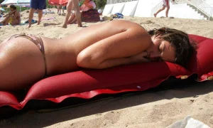 17-my-topless-wife-on-the-beach