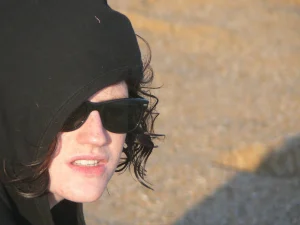 21-pregnant-gf-rests-topless