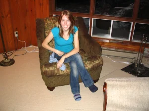 14-prette-babe-takes-off-her-clothes