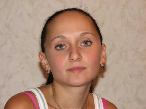 36-russian-girlfriend-posing-nude