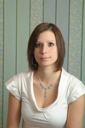 02-sexy-breasted-chick